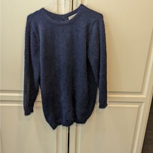 Weisman Blue sweater with opening in the back, fluffy